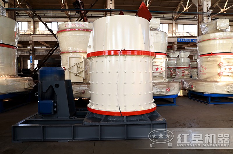 已經(jīng)生產(chǎn)好準(zhǔn)備裝車發(fā)往現(xiàn)場的復(fù)合破碎機(jī)